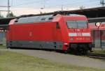 101 028-7 abgestellt im Rostocker Hbf und wartet auf den nchsten Einsatz nach Hamburg/Kln.17.09.2011