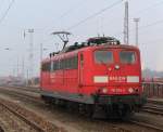 151 034-6 kam mit LKW-Zug aus Hamburg-Billwerder und fuhr nun ins Kombiwerk Rostock-Seehafen.09.11.2011 