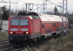 143 952-0 mit S2 Gstrow-Rostock bei der Einfahrt im Rostocker Hbf.08.12.2011