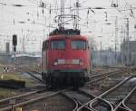 110 438-9 beim Rangieren im Rostocker Hbf.11.12.2011