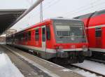 Der Tf von 928 656 hatte es auf mich im Rostocker Hbf abgesehen er lies extra das Schlusslicht an bis ich fertig war und hat dann auf Spitzenlicht umgestellt.29.01.2012