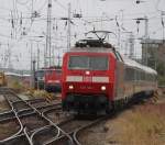 120 120-1 mit IC 1961 von Hamburg-Altona nach Stralsund bei der Einfahrt im Rostocker Hbf neben an stehen 113 268-7 und 232 103-2.13.07.2012 