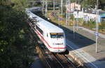 808 042-6 als ICE 1049 von Kln Hbf nach Ostseebad Binz bei der Durchfahrt im Haltepunkt Rostock-Kassebohm.08.09.2018