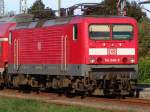 114 040-9 steht mit RE 38591 von Warnemnde Richtung Berlin Hbf(tief)abgestellt im Bahnhof Warnemnde.(17.10.10)