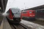 642 078 als RB 11(Tessin-Wismar)bei der Ausfahrt im Rostocker Hbf neben an stand 115 114-1 mit IC 2417 nach Kln Hbf.24.01.2016