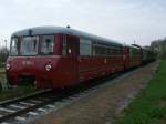 Die ersten  Gste  zum Bahnhofsfest standen am Morgen vom 10.Mai 2013 in Putbus.Hier ist es die Ferkeltaxe 172 132-3/171-1.