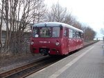 Keine Reisende,nicht einmal der Lokführer war da,als ich die Erfurter Ferkeltaxe 772 345,am 31.März 2016,in Lauterbach Mole fotografierte.