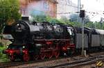 Die 01 1066 war ebenfalls anlässlich der Cunard Days in Hamburg mit einem Sonderzug zugegen, hier konnte sie am Abend des 15.07.2012 bei der Einfahrt am Hamburger Hauptbahnhof festgehalten