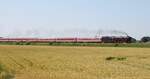 01 1104 mit Sonderzug auf der Fahrt nach Westerland (Sylt)  in Struckum 08.07.2023