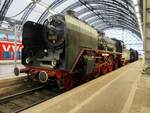 03 001 im Hbf Dresden Altstadt am 17.04.2016.