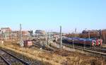 Blick aus der einfahrenden RB auf eine der Abstellgruppen des Bh Kiel im Vorfeld des Kieler Hauptbahnhofes.