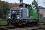 Vossloh-Lok G6(650 114-8)musste am 12.10.2013 im Rostocker Hbf auf Arbeit warten.