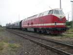 119 158-4 steht mit Sonderzug 88582 von Warnemnde Richtung Berlin-Schneweide im Bahnhof Rostock-Bramow.(07.08.10)