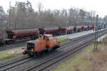 214 002-8 ist am 26.03.2023 im Tostedter Bahnhof auf Rangierfahrt.