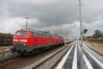 218 319-2+218 369-7 mit IC2171 von Westernalnd(Sylt)Richtung   Frankfurt Hbf bei der Ausfahrt im Bahnhof Niebll(01.08.10)