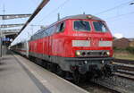 218 397 mit IC 2263(Rostock-Hamburg)bei der Ausfahrt im Rostocker Hbf.17.04.2026