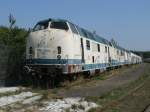 Fr die zuletzt in Griechenland unter der Bezeichnung A-422,frhre DB 221 119,wird im Arrivawerk Neustrelitz die Aufarbeitung bald beginnen.Aufnahme am 23.April 2011.