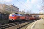 233 698 mit Gemischten Güterzug am 25.02.2015 in Hamburg-Harburg