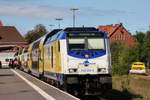 Der metronom mit dem RE 5 nach Hamburg Hbf, war am 02.09.2017 auf Gleis 3 mit der 246 004-6 Bereitgestellt worden zum Einsteigen.