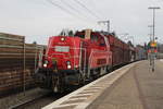 265 025-7 mit einer Übergabe nach Beddingen bei der Durchfahrt in Weddel.10.03.2018