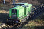 203 109-4 als Tfzf von Rostock-Bramow nach Rostock-Seehafen bei der Duchfahrt in Rostock-Kassebohm.05.11.2022