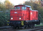 346 727-1(WFL-Lok 8)beim Rangieren am Nachmittag des 03.11.2018 in Rostock-Bramow.