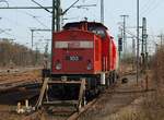 Dank eines Kollegen der seinen LKW dort parken musste(Parkplatz ist kein Bahngelände!) konnte ich die MEG 103/204 774-4 in HH-Harburg am Beginn des alten Gbf Harburg fotografieren.