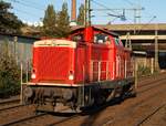 DB 212 310-7 der DB Fahrwegdienste Karlsruhe(Unt/BCSX/20.08.08)dieselt hier am Morgen des 15.10.2011 durch Hamburg-Harburg.