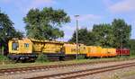 NESA 213 335-3 mit Begleitwagen und SPENO RR 16 MS-6 Schienenschleifeinheit. Husum-Nord 04.09.2021