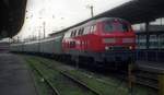 DB 215 046-4 mit Regionalbahn aufgenommen im Bhf von Gießen am 13.04.2001 (Bearb: M.Steiner, (C) D.Schikorr)