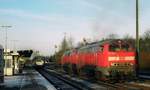 DB 215 905 + 907 und WEG VT 411 Niebüll 02.01.2004