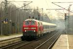 DB 218 322 und 218 340 mit einem IC nach Westerland am Haken fotografiert bei der Durchfahrt in Elmshorn.