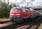 Einfahrt in den Hbf Kiel, der RE aus Lübeck mit der Zuglok 218 339-0.