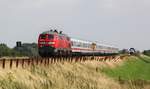 218 314-3 und 315-0 mit dem IC 2310  Nordfriesland  von Frankfurt nach Dagebüll/Westerland.