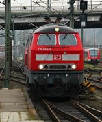 Besuch aus dem Süden im Norden Deutschlands, 218 464-6 rangiert hier im Hbf Kiel umher.