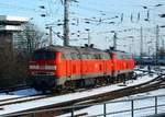 218 314-3 und 321-6 dieseln hier in die Abstellgruppe am Hamburger Hauptbahnhof um eventuell zu tanken(aufgenommen aus dem einfahrenden Zug).