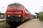 DB 218 322-6(REV/HBX/23.03.10)und 218 344-0(REV/HBX/15.09.09) mit dem IC 2074 Uthlande/Sylter Strand beim Kurzhalt in Husum.