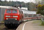 DB 218 313-5 und 218 341-6(REV/HBX/09.07.09)mit dem IC 2314 bei der Einfahrt in den Husumer Bahnhof.