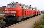 DB 218 345-7 und 836-5 beim Halt in Husum.