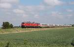 DB 1218 345-7 und 3xx-x mit dem IC 2310 aus Frankfurt(Main)Hbf, aufgenommen am Bü Südergotteskoog kurz hinter Niebüll.