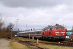 DB 218 315-0 und 389-5 mit dem IC 2311 aufgenommen bei der Einfahrt in Husum.