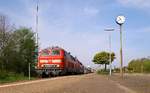 DB Fernverkehr 218 397-8 und 218 381-2 mit dem IC 2311 nach Stuttgart verlassen hier gerade den Bhf Husum Richtung Hamburg(Bild 2).