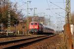 DB 218 344 und 385 beschleunigen hier den IC 2375 nach Karlsruhe als sie den Bahnhof Jübek bei Schleswig passieren.