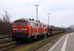 DB 218 362-2(Unt/HB X/15.01.08, Verl./HB X/12.12.15) und 218 342-2(Unt/HB X/28.05.08, Verl/ANB/02.05.15) stehen hier mit einer SyltShuttle Reserve im Bhf von Niebüll abgestellt.