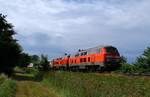 DB 218 313-5 mit Schwesterlok und IC Richtung Hamburg festgehalten am Ortseingang von Hattstedt zw Husum und Bredstedt.