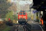 DB 218 380-4 dieselt hier mit der 371-3 zusammen durch Elmshorn Richtung Hamburg.