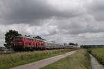 DB 218 345 und 833 mit einem IC nach Westerland kurz vor dem erreichen des Bahnhofes Husum.