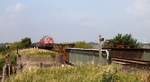 DB 218 366 mit Schwesterlok und nem IC am Haken sind hier am Bü Arlau zwischen Bredstedt und Husum aufgenommen worden.