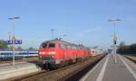 218 835-7(REV/HB X/08.05.13) und 218 341-6(REV/HB X/03.11.17) mit dem IC 2311 im Bahnhof Niebll.