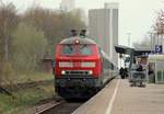 DB 218 344-0(REV/HB X/26.07.17) mit dem IC 2311 nach Stuttgart.